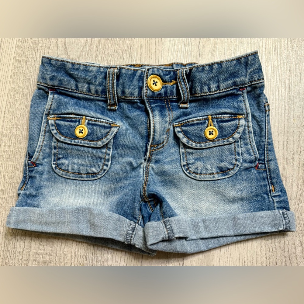 Old Navy Y2K Patch Pocket, Cuffed Denim Shorts. Size 6. Adjustable waist.